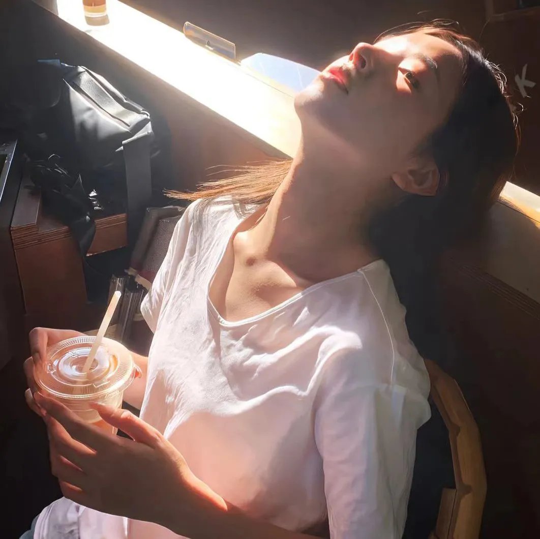 某种女人封面