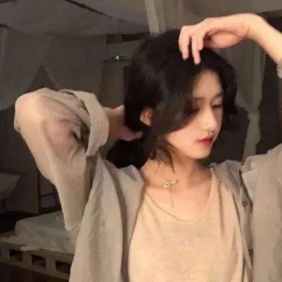 无法隐藏的本能：偷拍封面